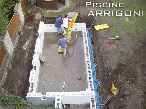 Vista dall’alto piscina in costruzione 