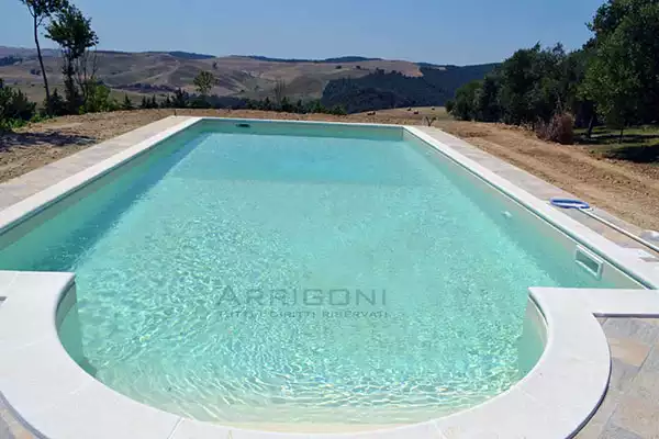 Piscina interrata 10x5 con scala a semicerchio