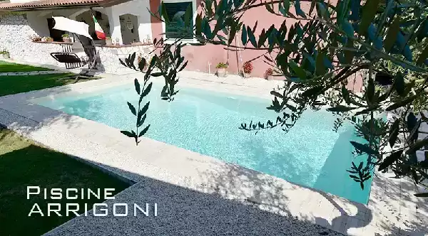 Piscina realizzata con il fai da te nei pressi di Cassino