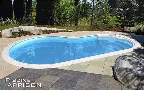 Piscina interrata forma tondeggiante